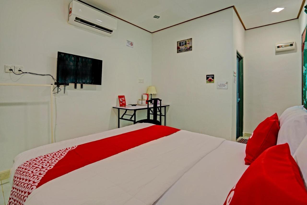 Capital O 90423 Teratai Chalet Hotel Kampong Raja Exterior photo