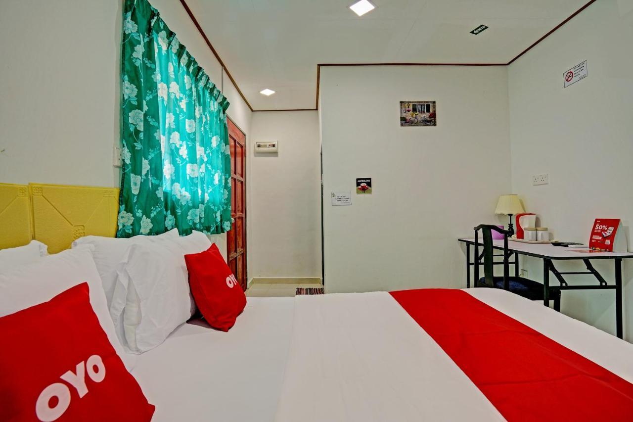 Capital O 90423 Teratai Chalet Hotel Kampong Raja Exterior photo