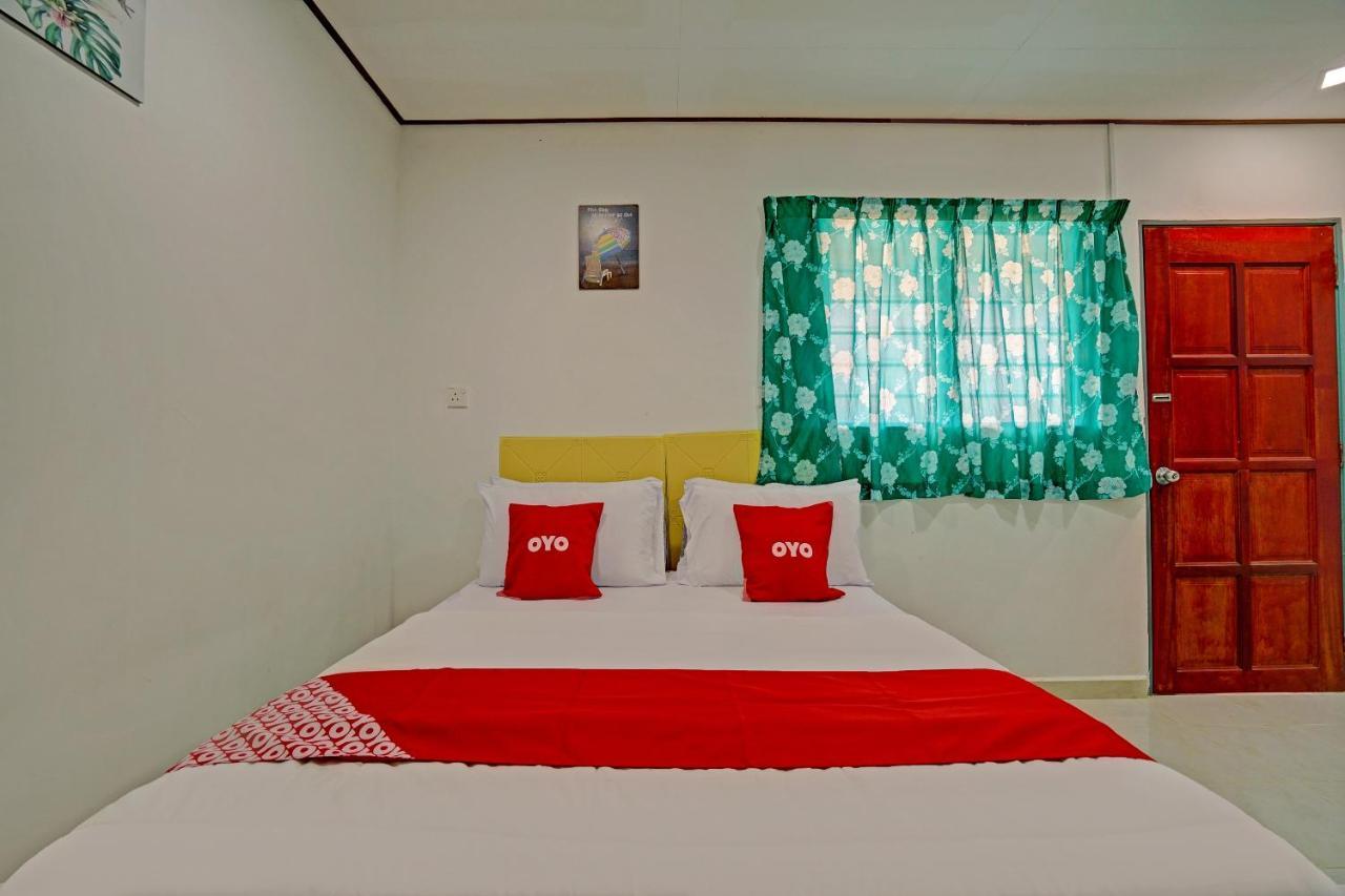 Capital O 90423 Teratai Chalet Hotel Kampong Raja Exterior photo